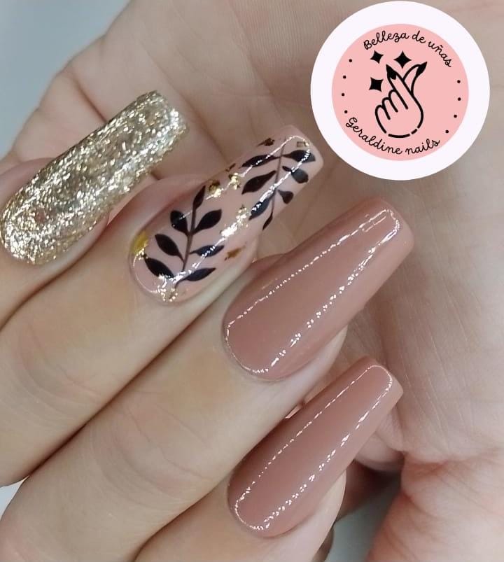 Uñas de colores pastel